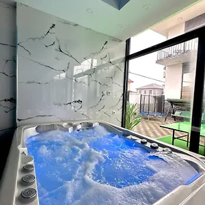Hotel Luxmani &